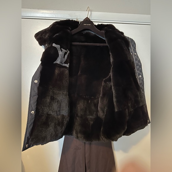 Louis Vuitton Damier Graphite Rabbit Fur Reversible Vest - Picture 13 of 15